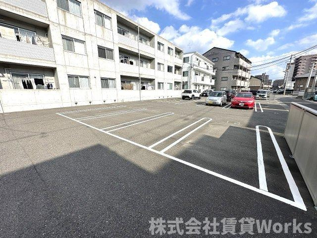 ピースリベルタ kitasako Bの駐車場|駐車スペースもあります