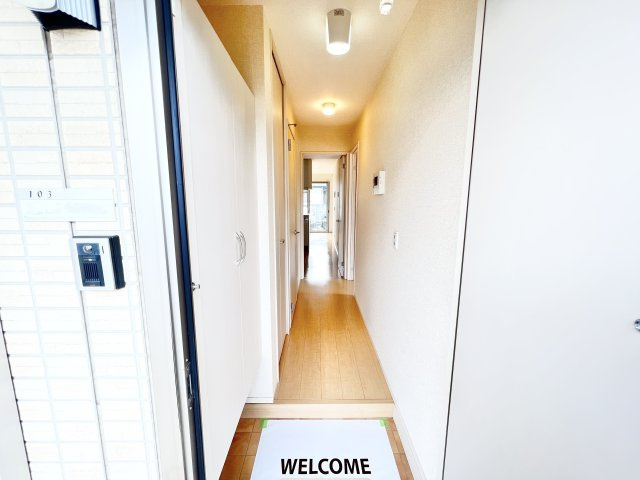 エミネンスAの玄関|シンプルで使いやすい玄関です