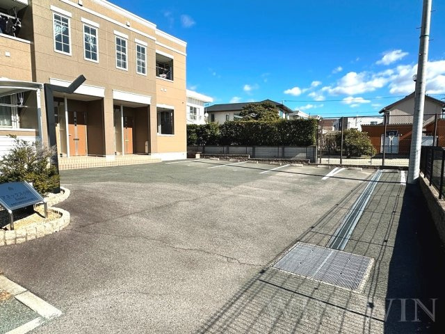 アネックス小向の駐車場