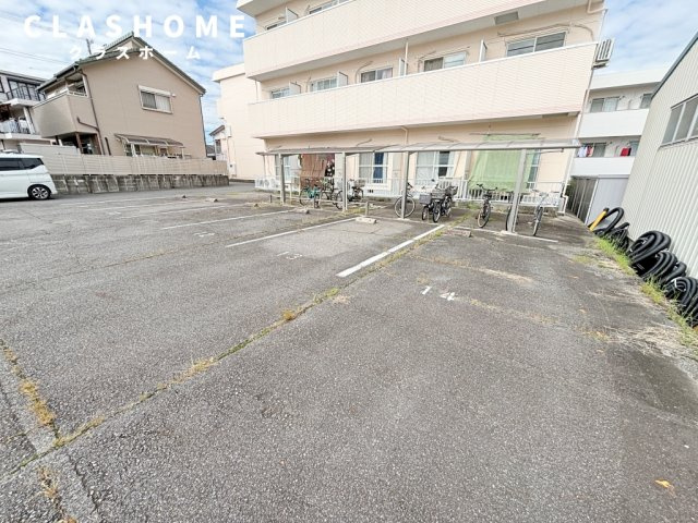 マイルーム稗田の駐車場