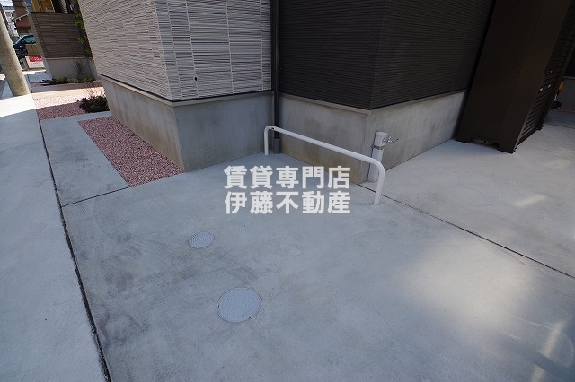 アルティス志賀本通の駐車場