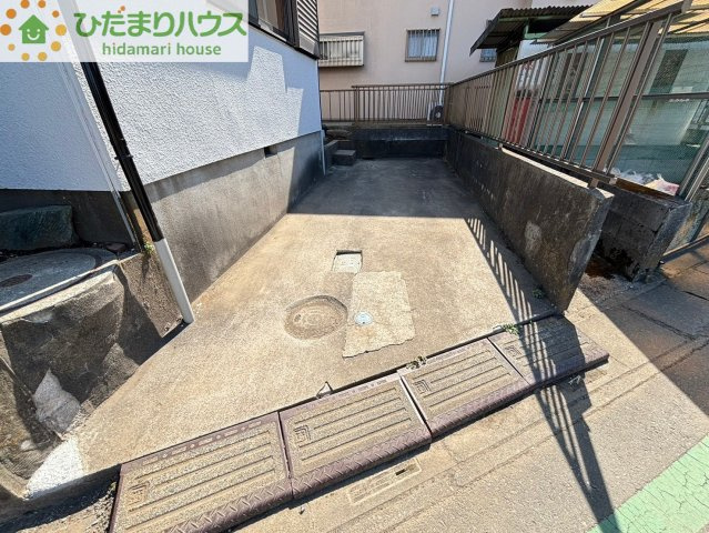 北本市朝日4丁目　中古一戸建ての駐車場