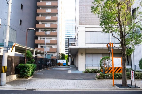 【駐車場】 | 【敷地内駐車場】きちんと整備されたきれいな駐車場です！十分な広さがあり、車の出し入れもスムーズ！