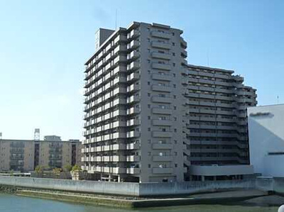 【外観】 | 【上質リノベ】サーパス南千田橋10F | 【耐震性】
耐震性の高さを判断するポイントは、
建築確認申請日が1981年6月1日以降の
新耐震基準に適合しているかどうか。
震度６程度の大地震でも
建物が崩壊しないレベルが基準になりました。