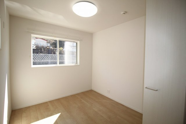 介良　新築戸建　西棟の洋室|2Ｆ　南東の部屋　5.3帖