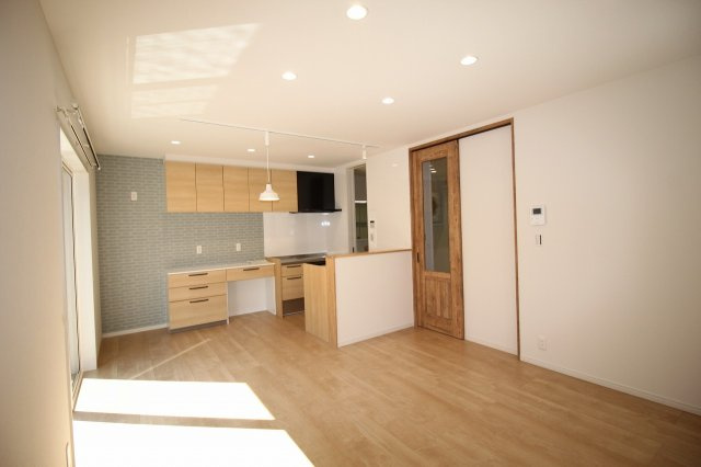 介良　新築戸建　西棟の居間・リビング|ＬＤＫ　13.0帖