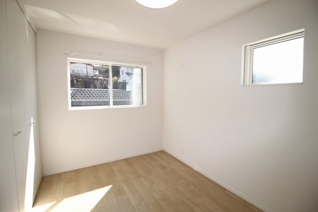 介良　新築戸建　西棟の洋室|2Ｆ　南西の部屋　5.4帖