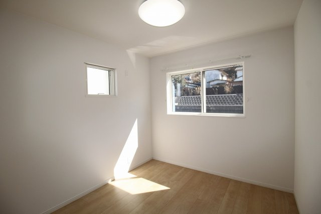 介良　新築戸建　西棟の洋室|2Ｆ　南東の部屋　5.3帖