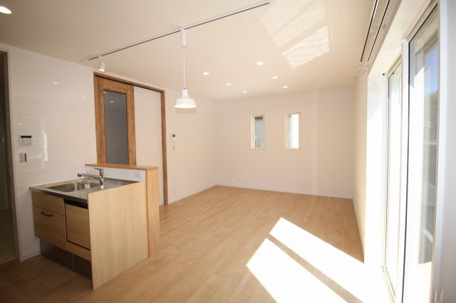 介良　新築戸建　西棟の居間・リビング|ＬＤＫ　13.0帖