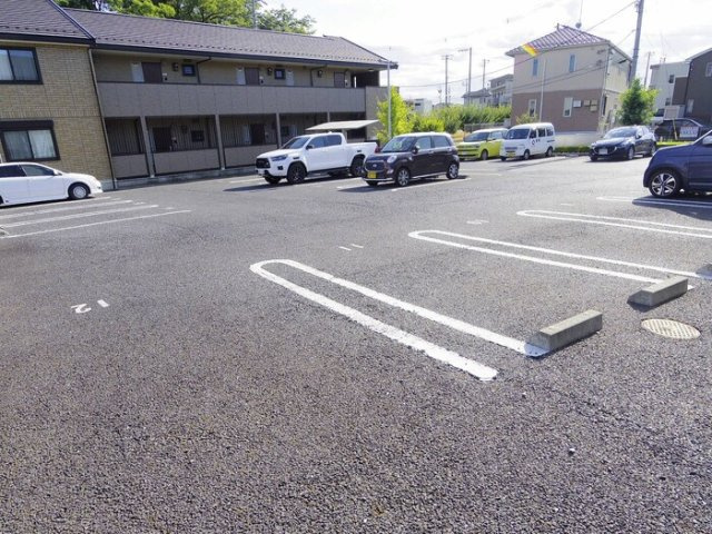エトワールBの駐車場
