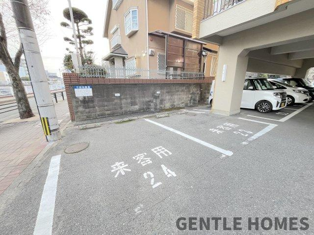 鳥飼リバーハイツの駐車場