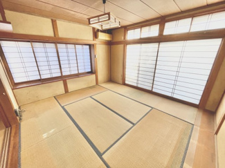 【居間・リビング】 | 鼻高町中古戸建 | ■1F居間／広々8帖♪