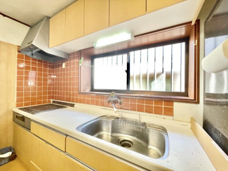 【キッチン】 | 鼻高町中古戸建 | ■シンクも広々／きれいなキッチンです♪