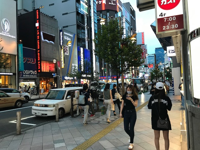 新宿レミナビルの周辺