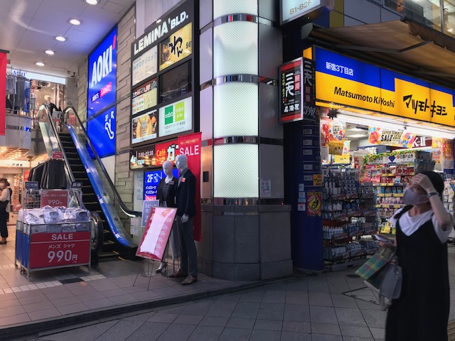 新宿レミナビルの周辺
