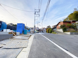 【前面道路含む現地写真】
