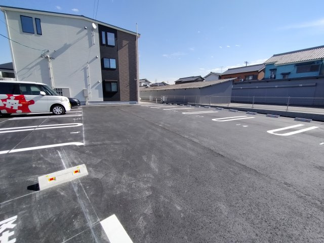 ルミナーレ・光の駐車場