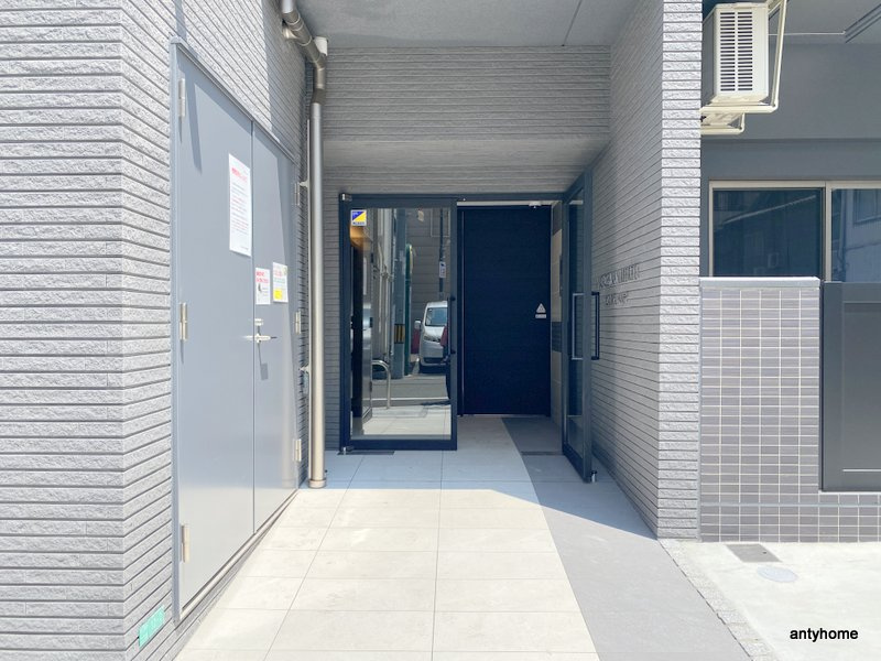 MJC大阪リベルテ　仲介手数料無料のエントランス