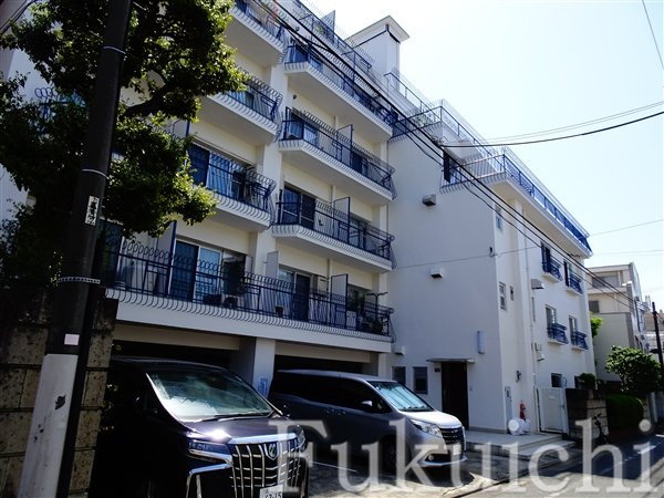 ハイツ鷹番の外観