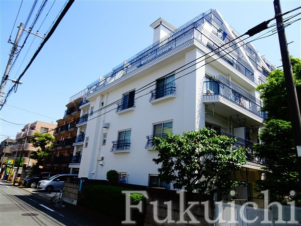 ハイツ鷹番の外観