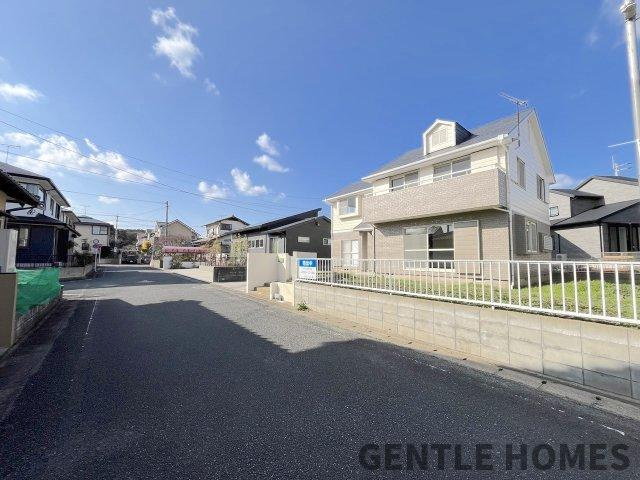 宗像市城西ヶ丘３丁目戸建の前面道路含む現地写真