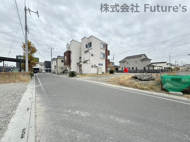 三郷市中央4丁目　建築条件無し　売地の前面道路含む現地写真|前面道路含む現況写真になります。