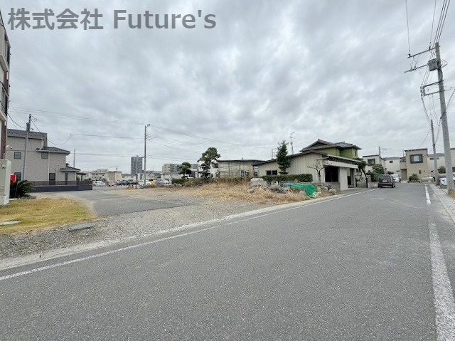 三郷市中央4丁目　建築条件無し　売地の前面道路含む現地写真|前面道路含む現況写真になります。