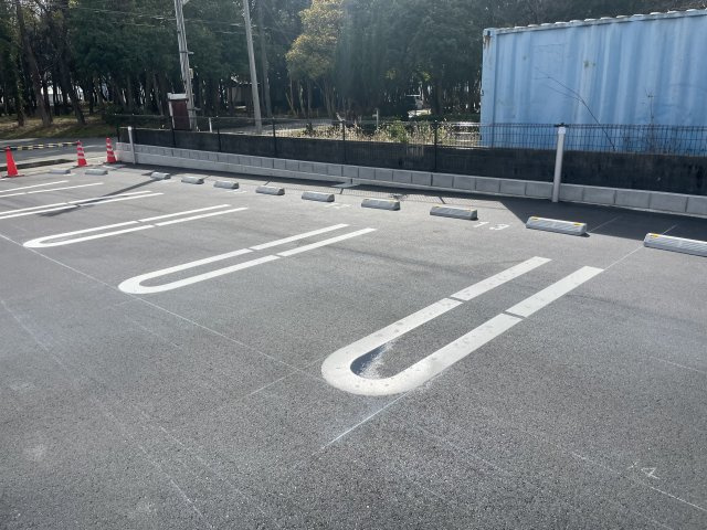 飾磨区妻鹿アパートの駐車場