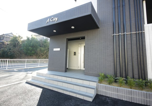 A・City常滑原松のエントランス