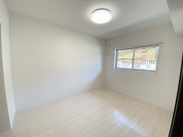 A・City常滑原松の洋室