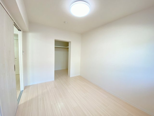 A・City常滑原松の洋室
