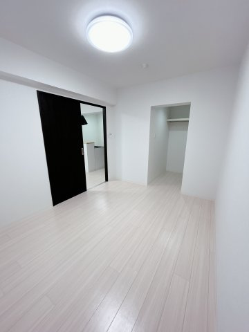 A・City常滑原松の洋室