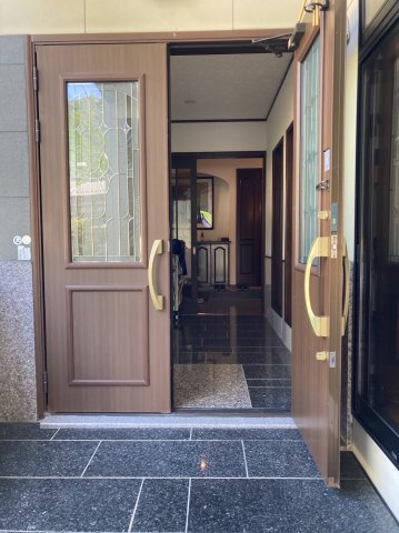 ６２２５４　山県市富永中古戸建ての玄関