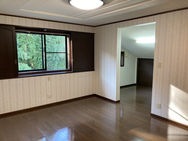 ６２２５４　山県市富永中古戸建ての洋室
