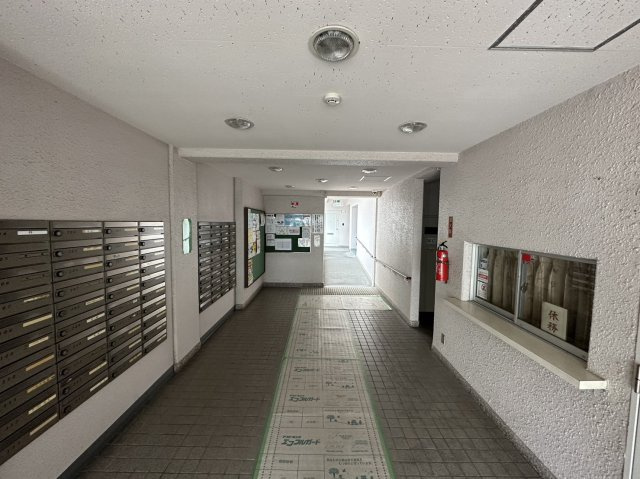 コープ野村花壇B棟のエントランス