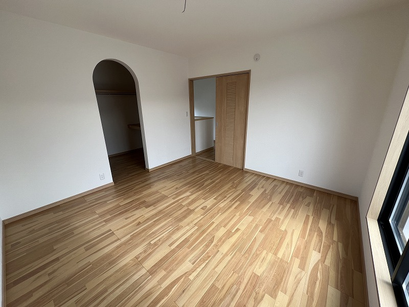 鴨部B号地　中古戸建（未入居）の洋室|西8.0帖の洋室