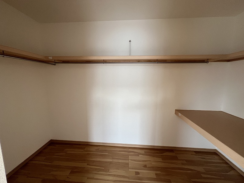 鴨部B号地　中古戸建（未入居）の収納|4.0帖の大きなウォークインクローゼットがあり、収納には困りません