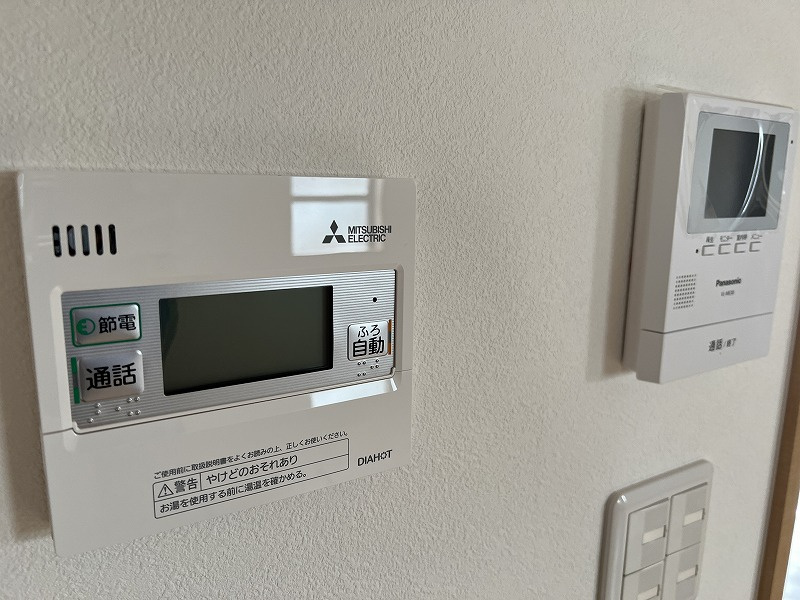 鴨部B号地　中古戸建（未入居）の防犯設備|TVモニターインターホン、給湯操作パネル