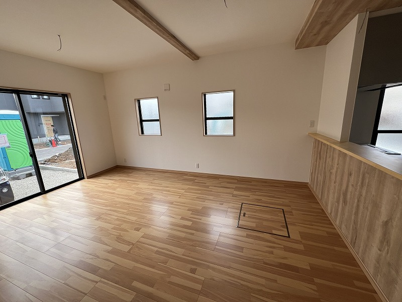 鴨部B号地　中古戸建（未入居）の居間・リビング|ゆったりとしたリビングです