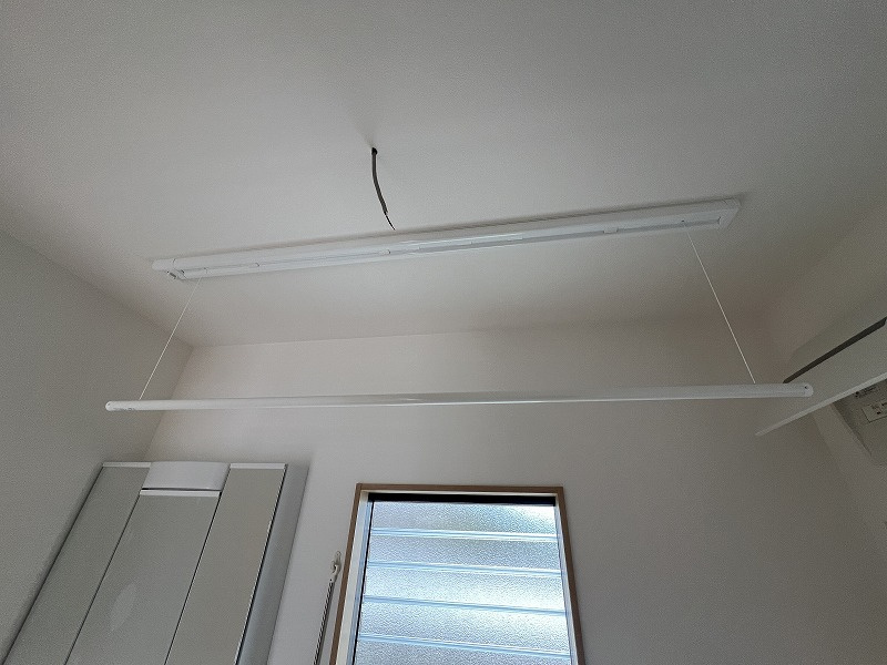 鴨部B号地　中古戸建（未入居）のランドリースペース|洗面脱衣場には室内用昇降式物干しがあります