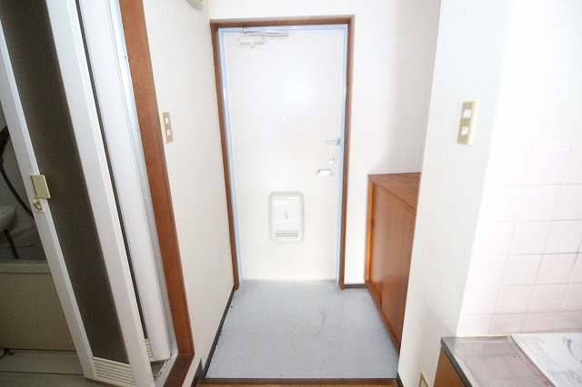 ドミール葛島の玄関