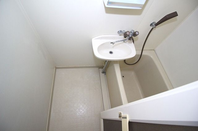 ドミール葛島の浴室