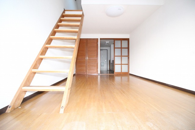 ドミール葛島の洋室