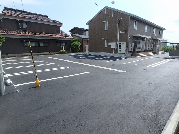 エバーグリーンの駐車場
