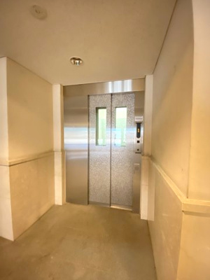 【その他共用部分】 | リブゼ横浜アクアガーデン | お買い物時やベビーカーの出し入れに便利なエレベーター付です。