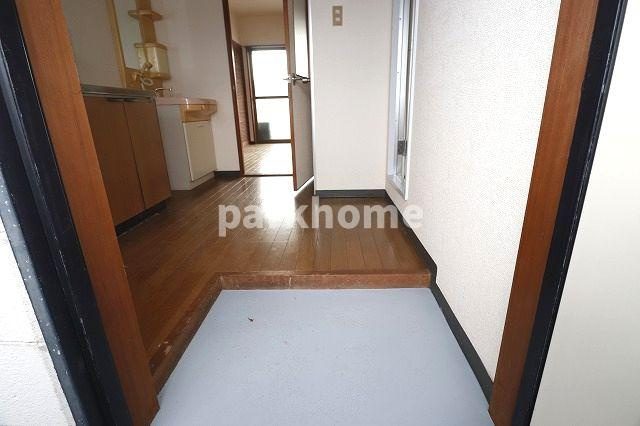 プレステージ仲田の玄関|収納もある玄関です