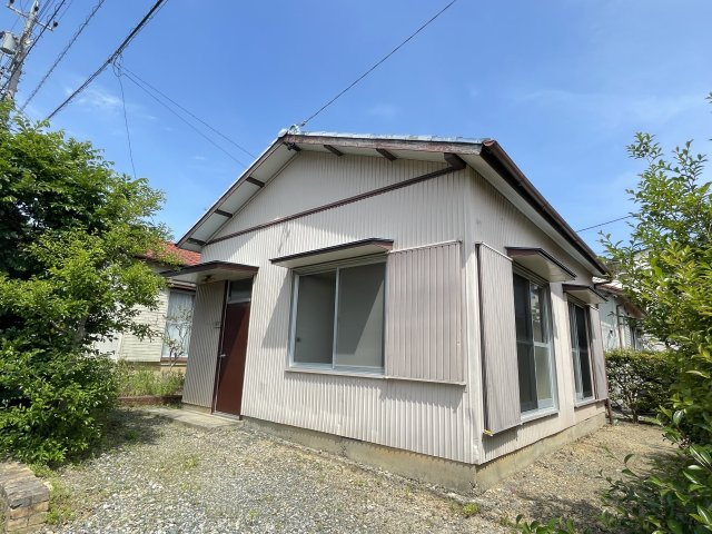 ㈱坂本煉瓦工場貸家の駐車場|駐車区画は物件前1台となります。
