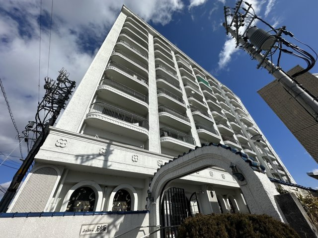 シャンボール石名坂の外観