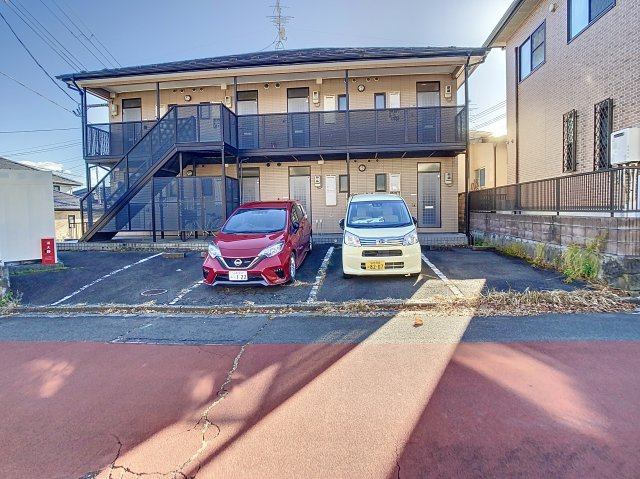 アーブル桜ケ丘の駐車場