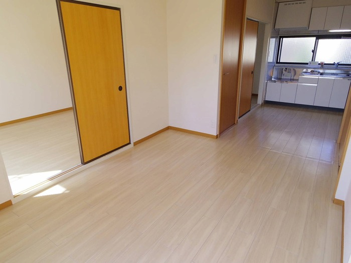 メープルハイム Bの居間・リビング|リビング全景